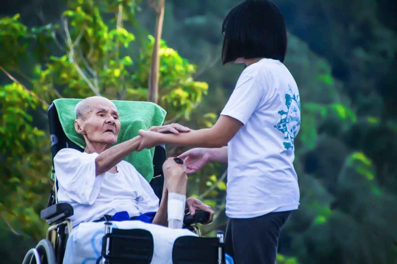 Direitos trabalhistas de uma cuidadora de idosos