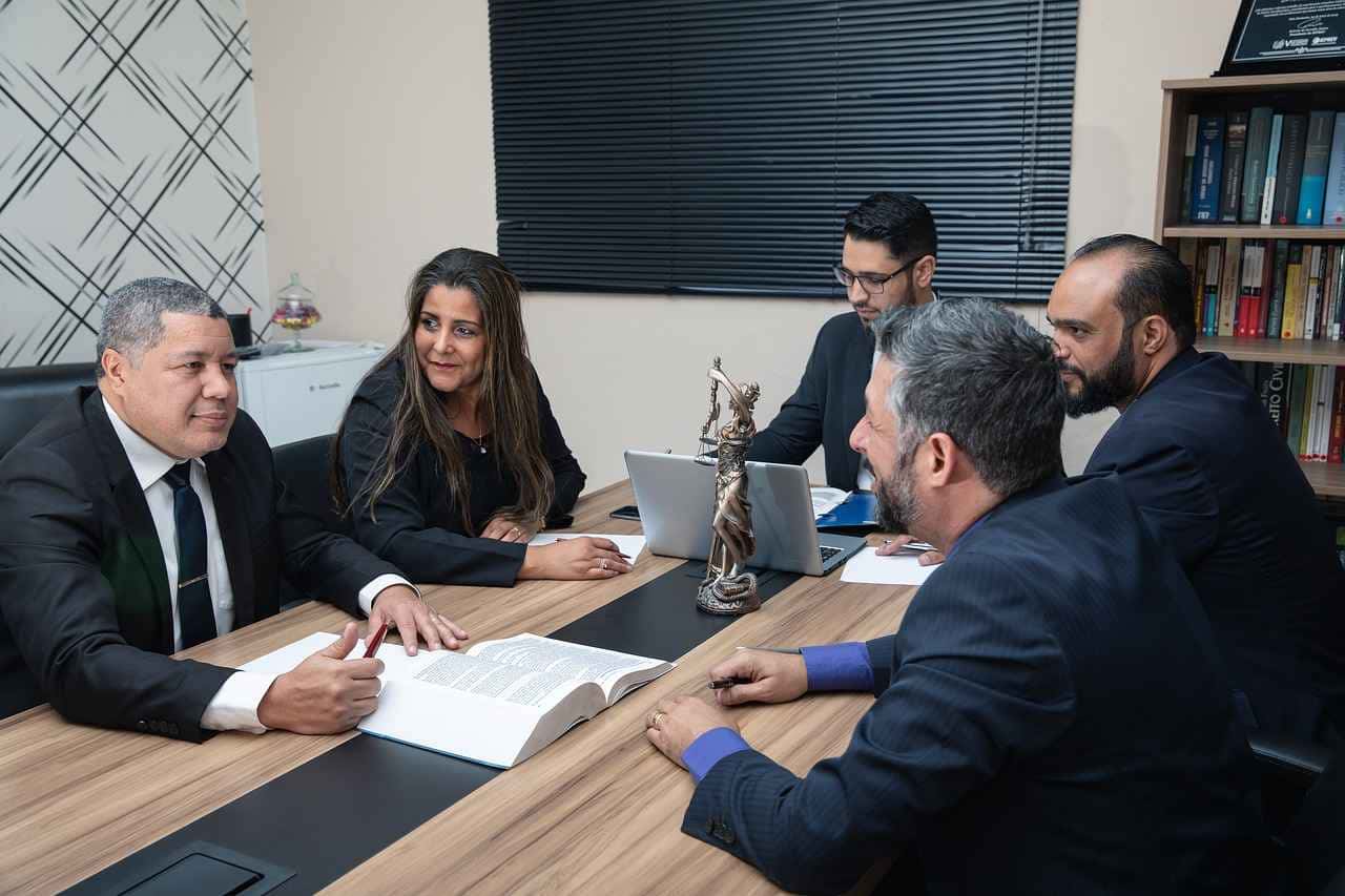5 maneiras de organizar o seu escritório jurídico por departamento