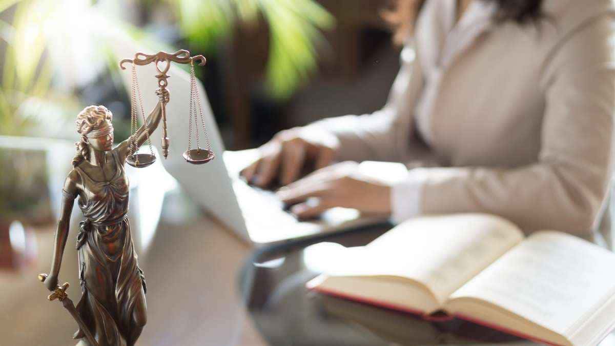 A importância de um advogado criminalista para empresas A importância de um advogado criminalista para empresas