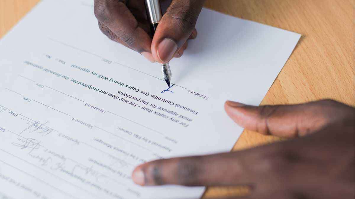 Quem tem CNPJ pode trabalhar de carteira assinada? Entenda como funciona